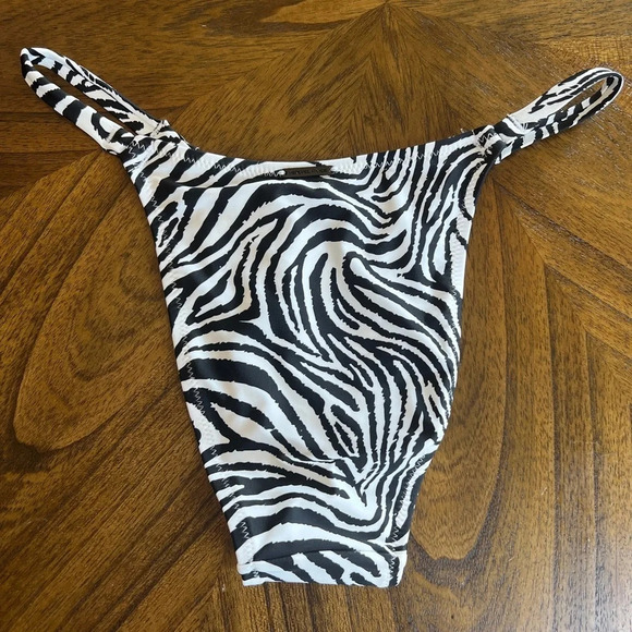 Kendall + Kylie NWT black and white Zebra animal print Bikini Size L - Picture 3 of 9